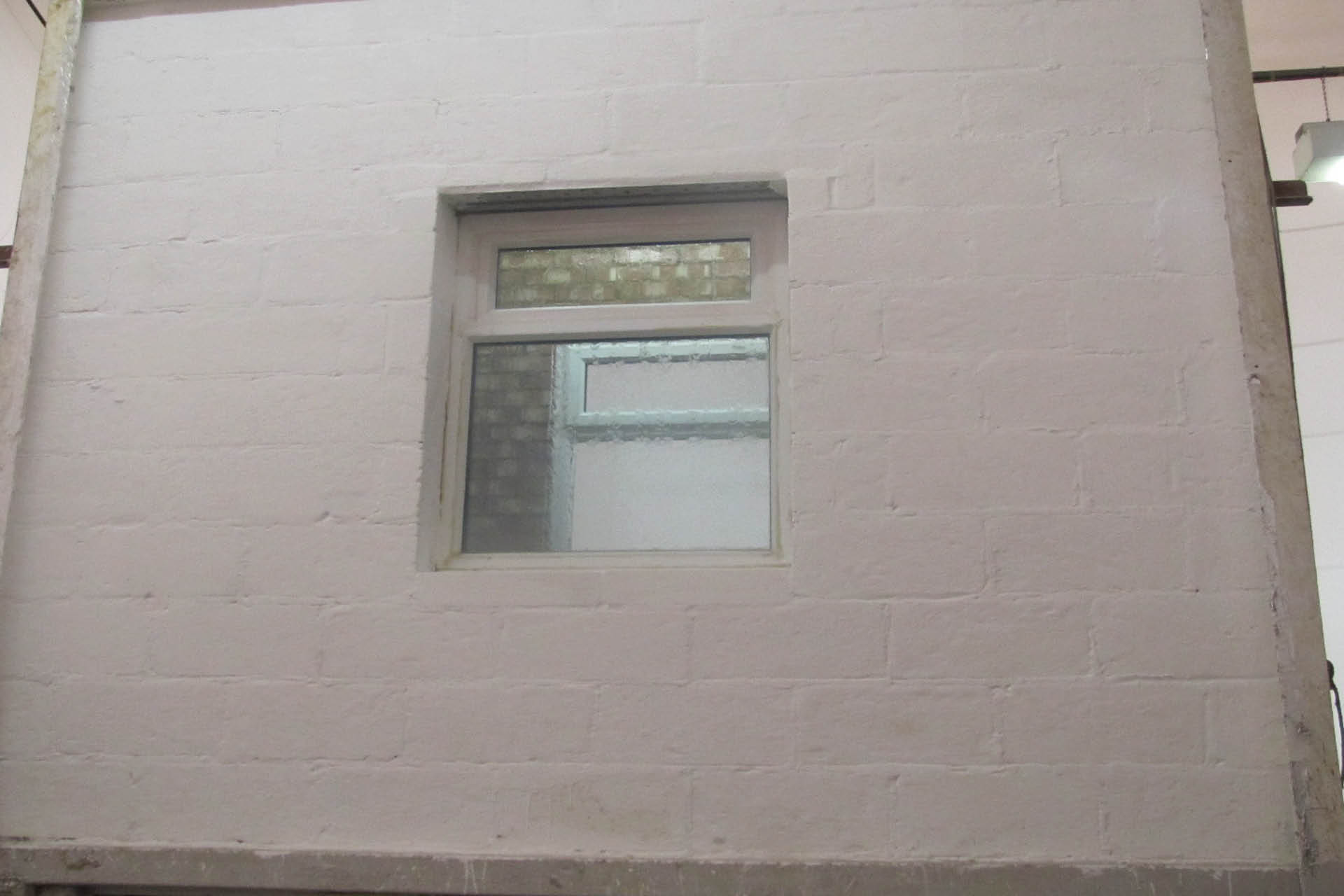 a photo of a bathroom window